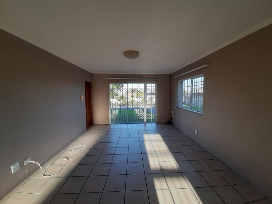 3 Bedroom Property for Sale in Cambridge West Eastern Cape